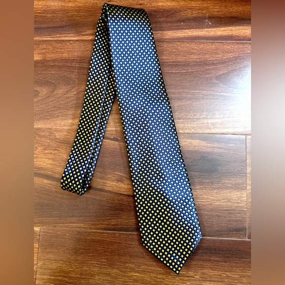 FIRENZE Classic Navy and Gold Men's Geometric Checkered Silk Tie - Picture 3 of 10